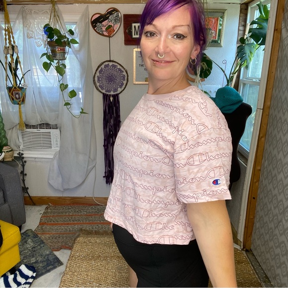 Champion Retro Athletic pastel Pink Logo Crop Tee Shirt Size Medium - Picture 17 of 17